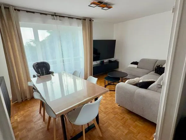 Appartement 61m2 3 pièces lumineux-traversant . 4eme étage, residence fermée et place de parking et 