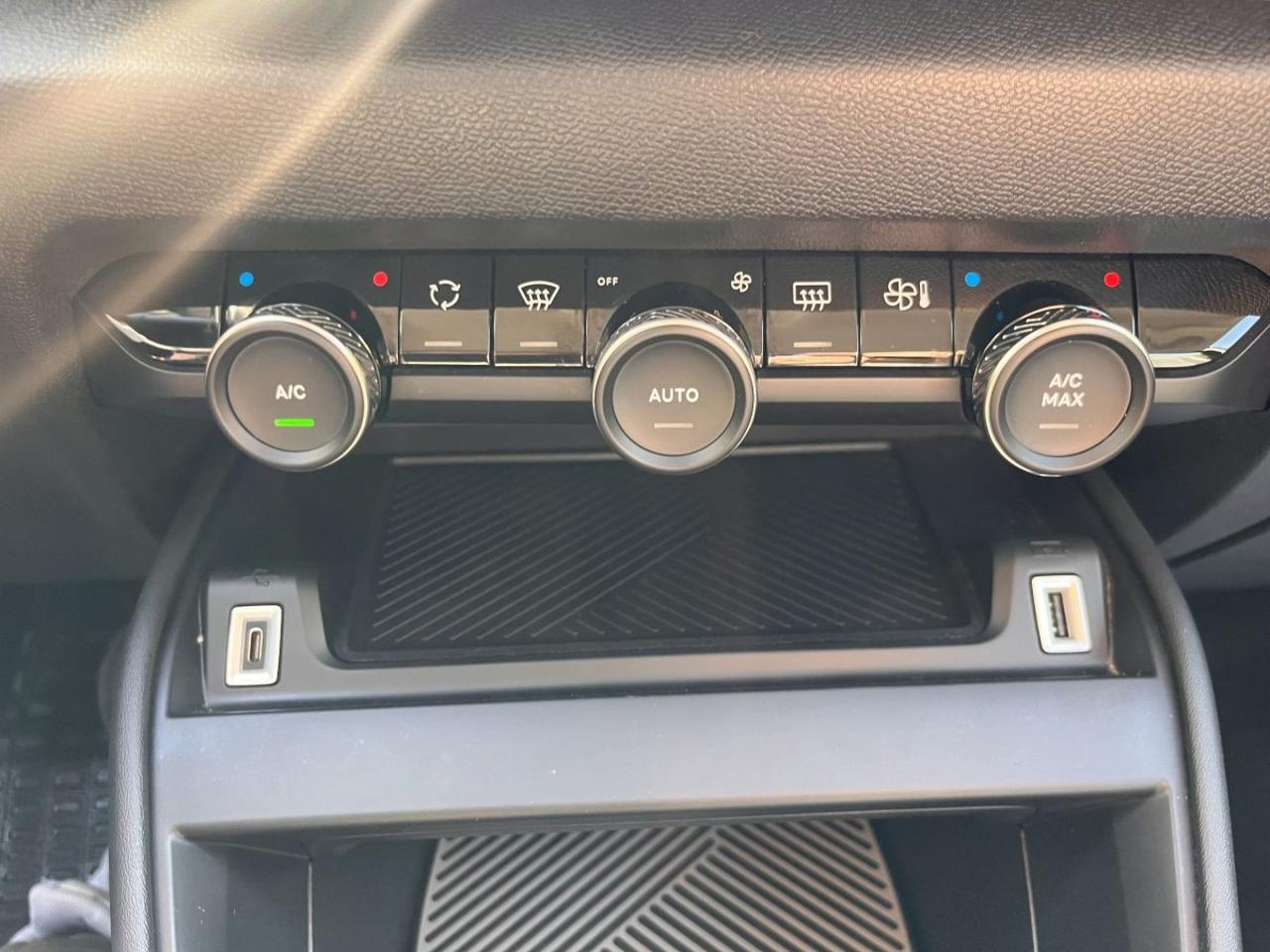Citroën C4 130ch s&s bvm6 feel pack — photo 15