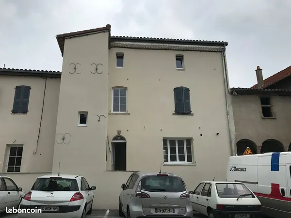 Loue Maison de Bourg meublée
