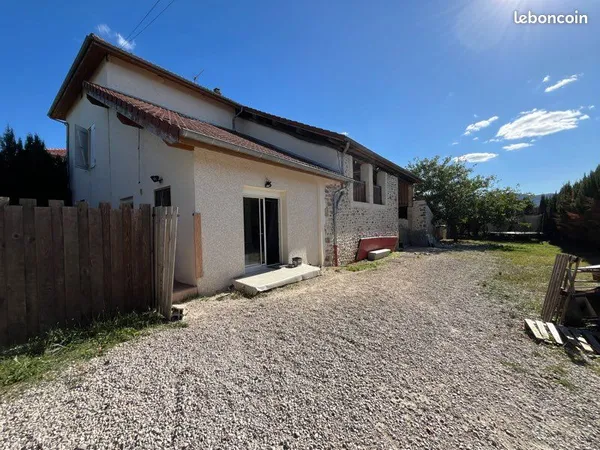 Maison de caractère avec studio et dépendances
