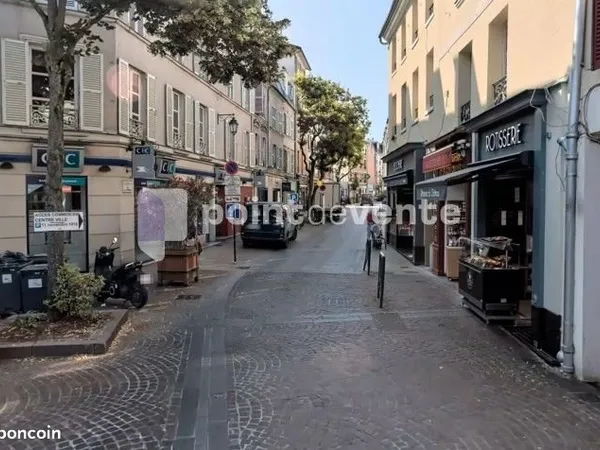 Commerce habillement/textile 61 m²