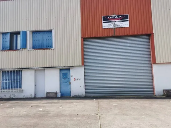 Local 1 pièce 535 m²