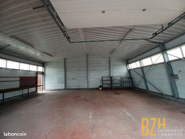 Local 125 m² BAUD