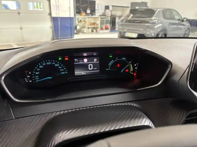 Peugeot 208 hybrid 110 e-dcs6 — photo 10