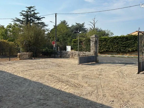 Plateau à aménager + comble -parking privatif -