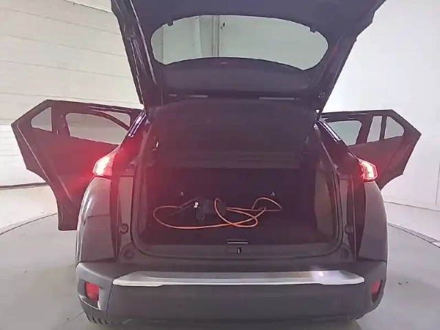 Peugeot 2008 electrique 136 ch — photo 27