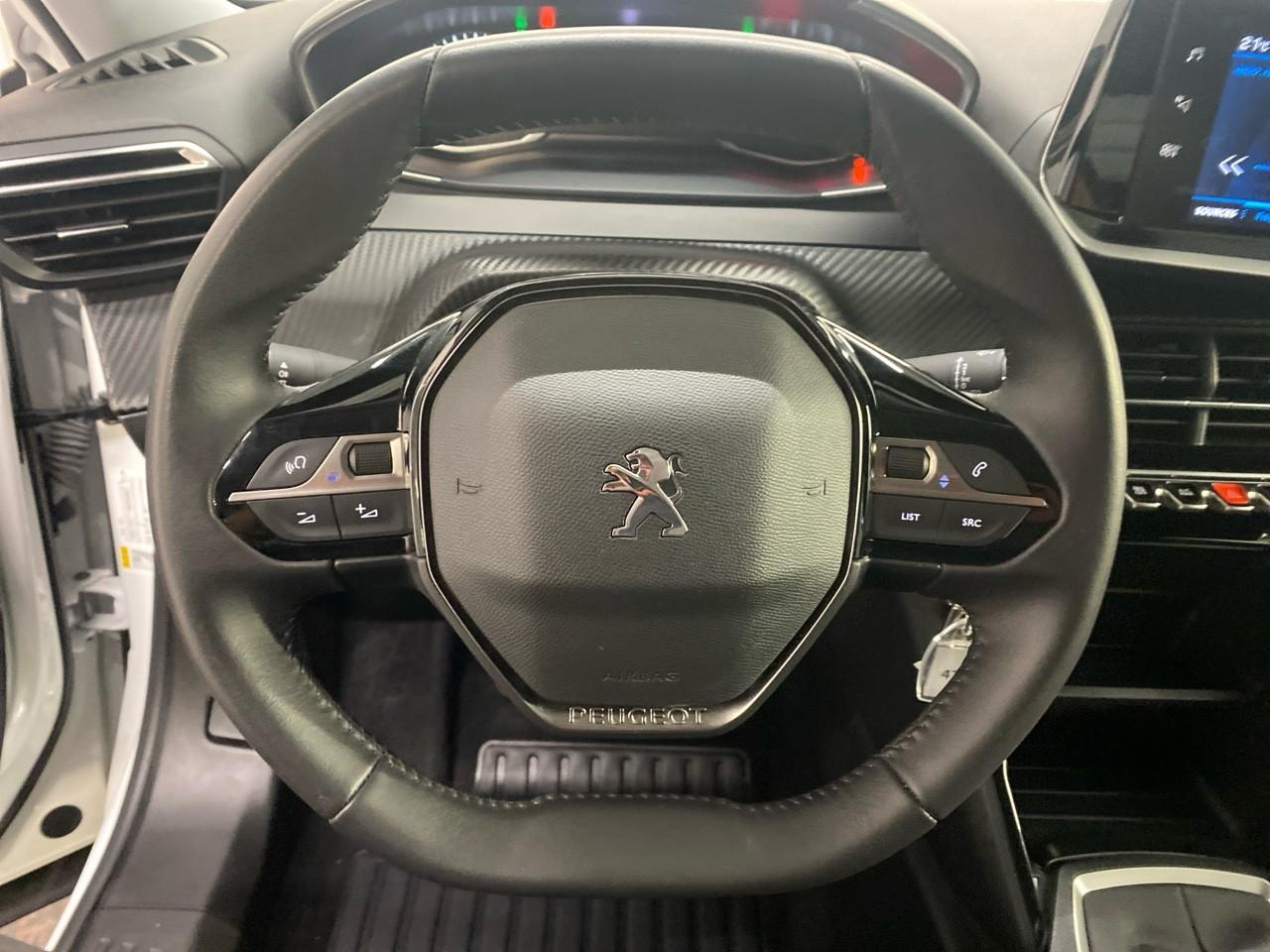 Peugeot 2008 puretech 100 s&s bvm6 style — photo 17