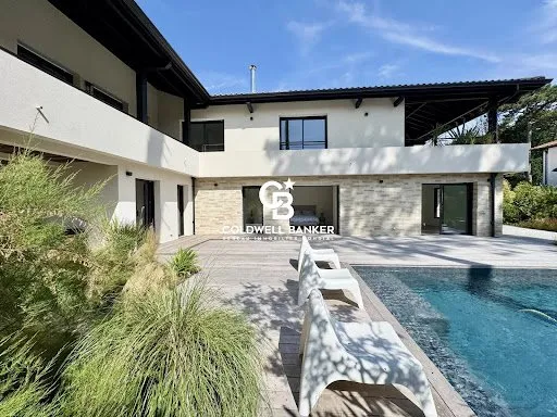 Maison 6 pièces 245 m²