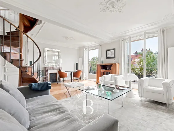 Vente appartement - Paris 4 - Arsenal - Dernier étage - Ascenseur - Vue Seine