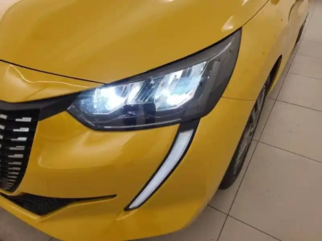 Peugeot 208 puretech 75 s&amp;s bvm5 — photo 16