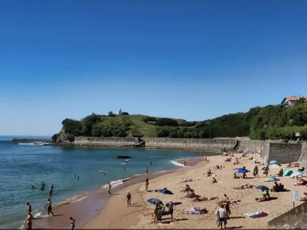 Saint- Jean- De - Luz Quartier Sainte Barbe Studio A Renover Avec Cave A 80M De La Plage