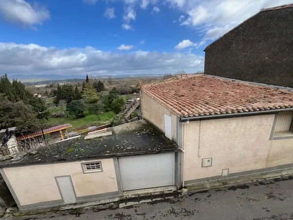 maison de village avec ascenceur , garage et terrasse