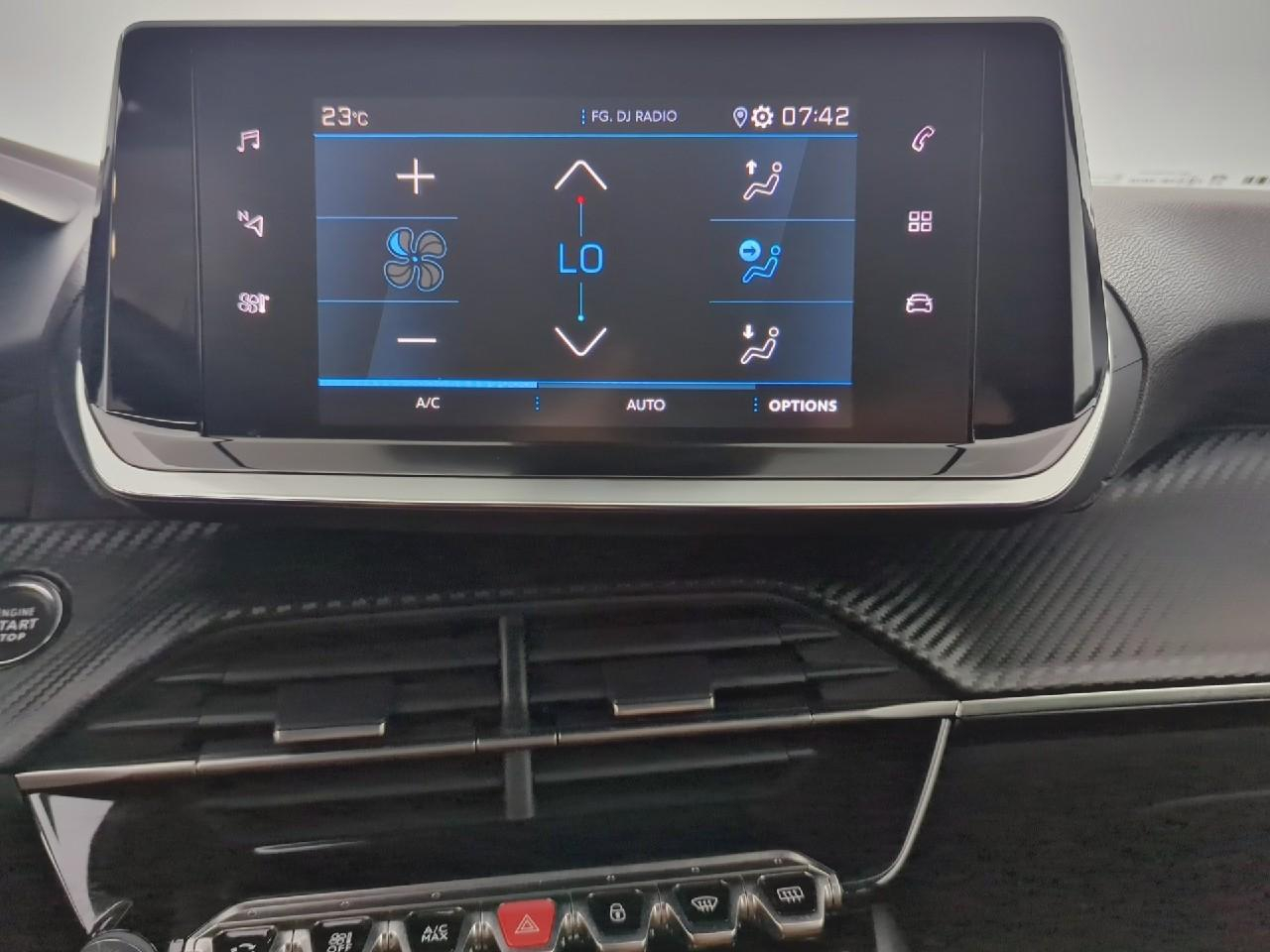 Peugeot 2008 puretech 130 s&s eat8 allure pack — photo 18