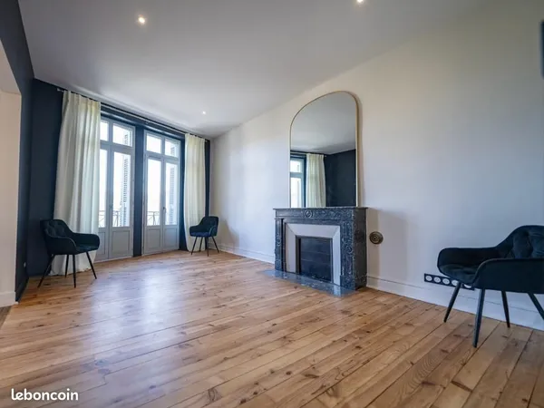 Appartement rénové centre de Pau