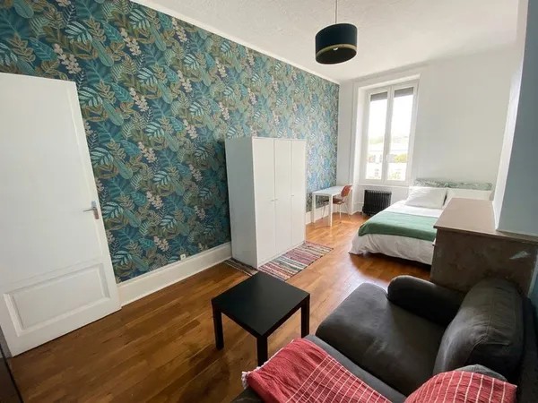 Chambre meublée avec salon privatif – 530 € TCC -
