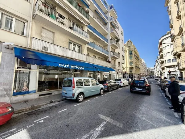 Local commercial 82 m²