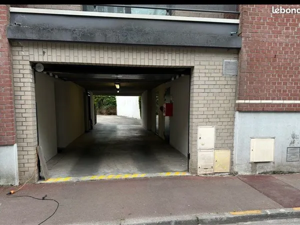 4 Places PARKINGS CENTRE VILLE - Terrain 83 m2 permettant 4 places de parkings (non boxées) au fond 
