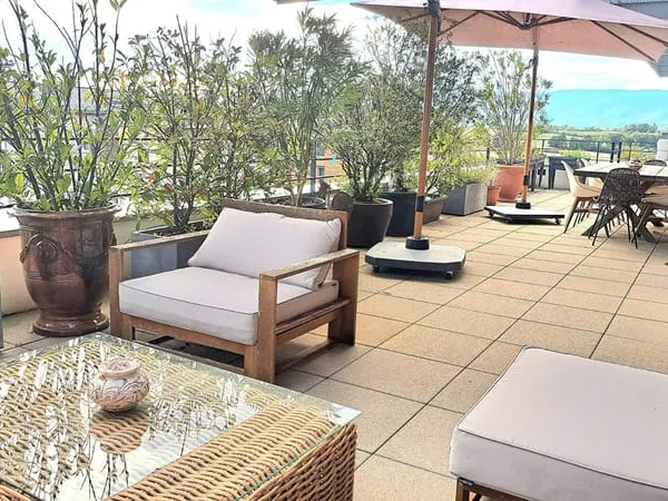 SAINT-JULIEN T5 ATTIQUE D'EXCEPTION TERRASSE 46 M² DERNIER ÉTAGE