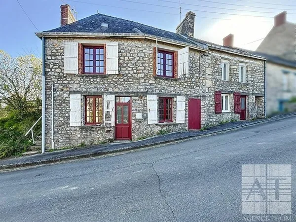 Double opportunité au centre du bourg : deux maisons à rénover avec jardin