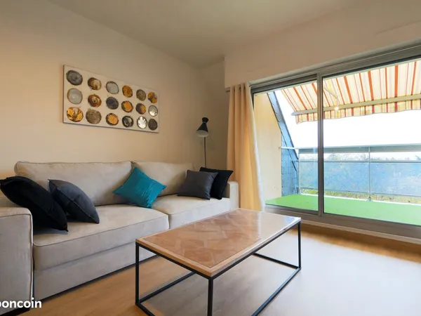 Appartement T2 meublé avec grande terrasse, résidence sécurisée avec parking
