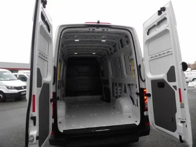 Volkswagen Crafter fg 35 l4h3 2.0 tdi 140ch business traction bva8 — photo 13