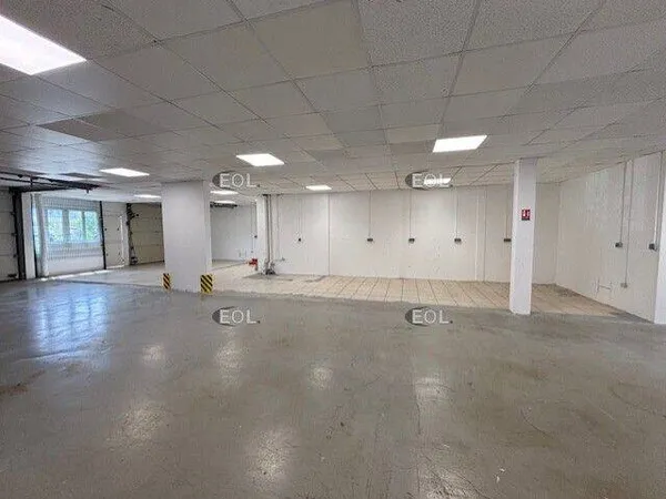 Local d'activité 220 m²