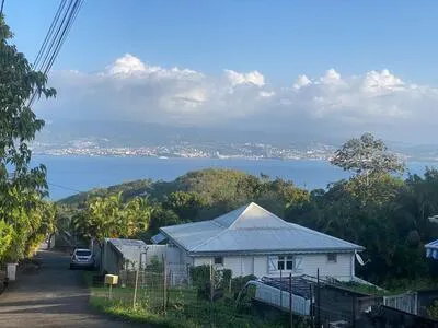 MAGNIFIQUE TERRAIN VUE MER DE 902M2 TROIS-ILETS