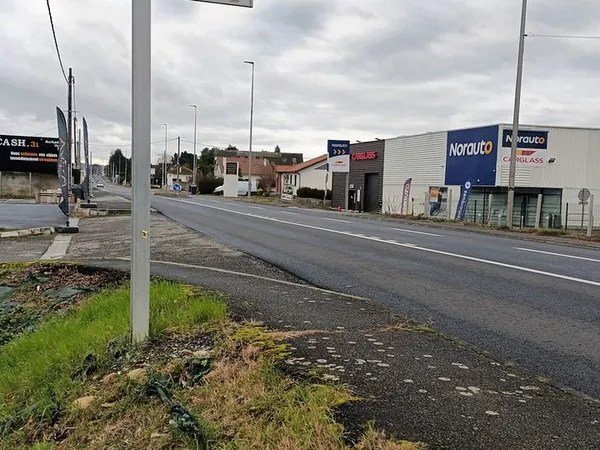 IBOS le pouey LOCAL 125M²