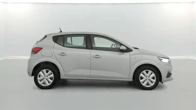 Dacia Sandero sce 65 — photo 24