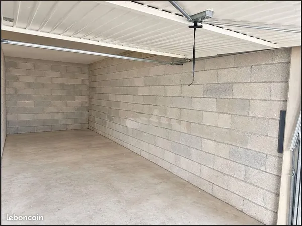 A louer Grand Garage à St Cyprien