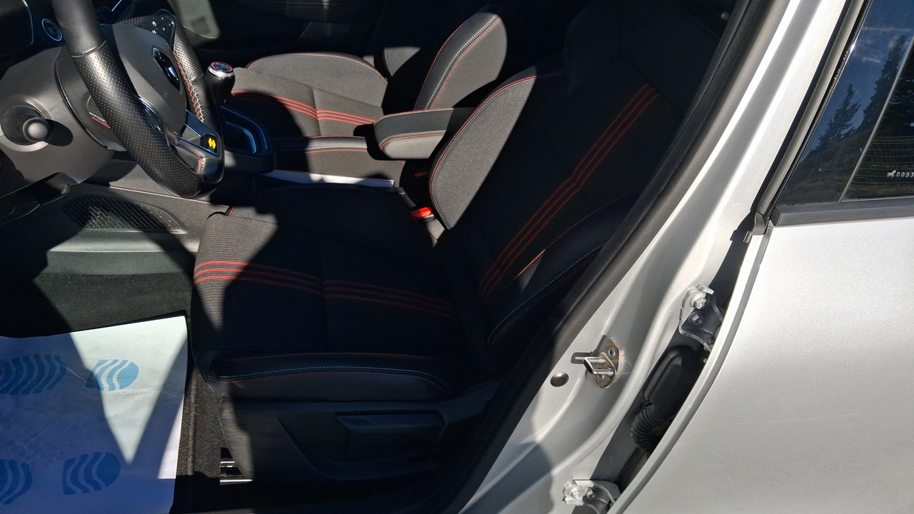 Renault Clio TCe 140 — photo 18