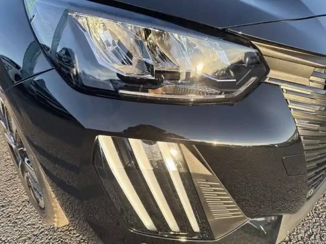 Peugeot 208 hybrid 110 e-dcs6 — photo 16