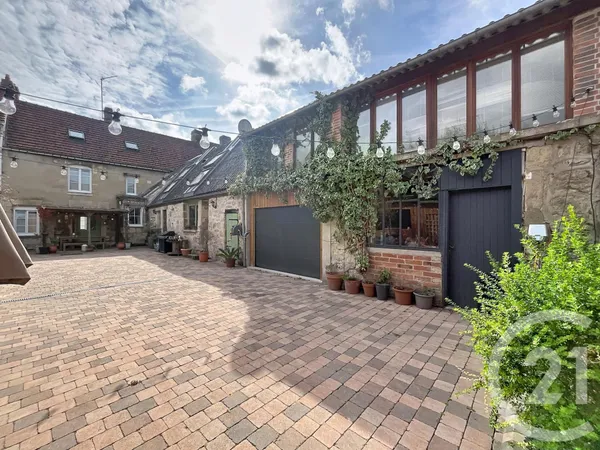 Maison 7 pièces 252 m²