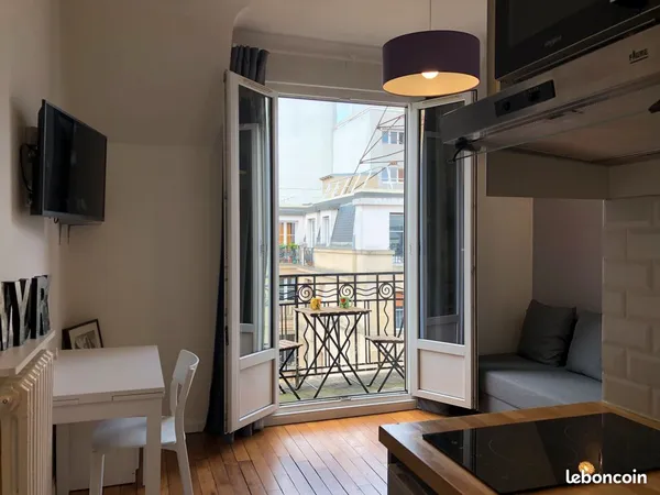 Studio meublé très lumineux, avec balcon