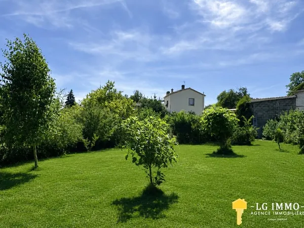 MAISON ANCIENNE RÉNOVÉE AVEC DEPENDANCES, JARDIN DE 1000 M
