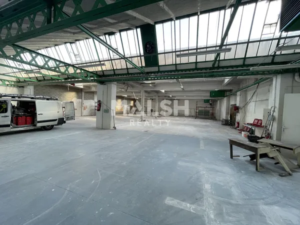 Local industriel 3350 m²