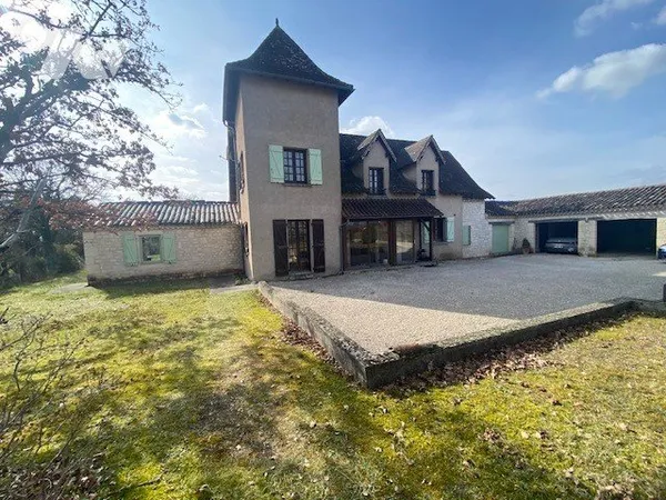 Maison 10 pièces 144 m²