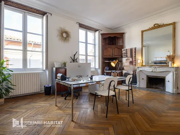 Saint-Étienne, T 4 de 139 m² avec parking.