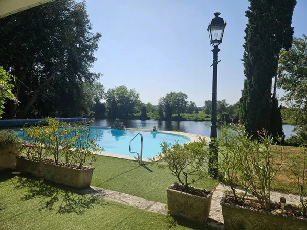 MAISON DE CARACTERE AVEC VUE SUR LA RIVIERE