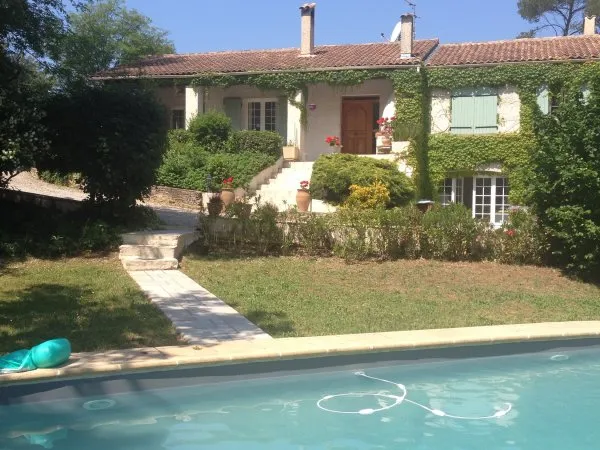 Loue maison meublée 180m2 à Cabriès 13480 3800€ avec 4 ou 5 chambres ou bureau piscine, terrain de t