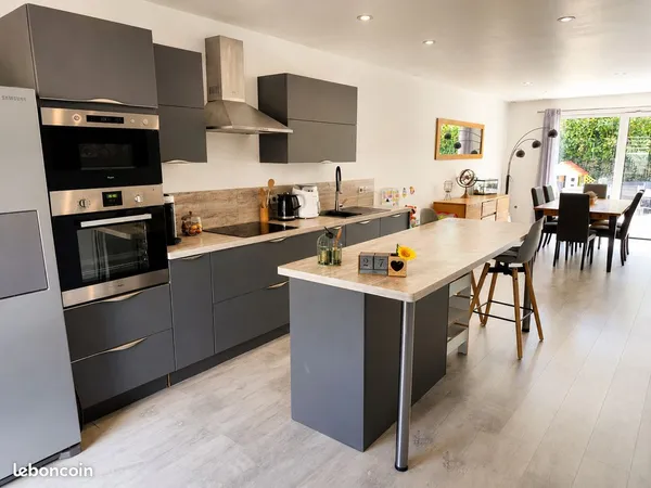 Maison contemporaine meublée 3 chambres 120 mètres carrés terrasse garage Voujeaucourt disponible 1e