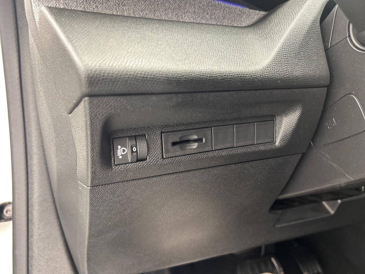 Peugeot 308 sw puretech 130ch s&s eat8 allure pack — photo 21