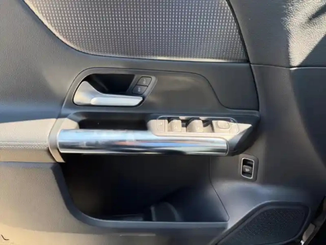 Mercedes Gla 200 d progressive line — photo 12