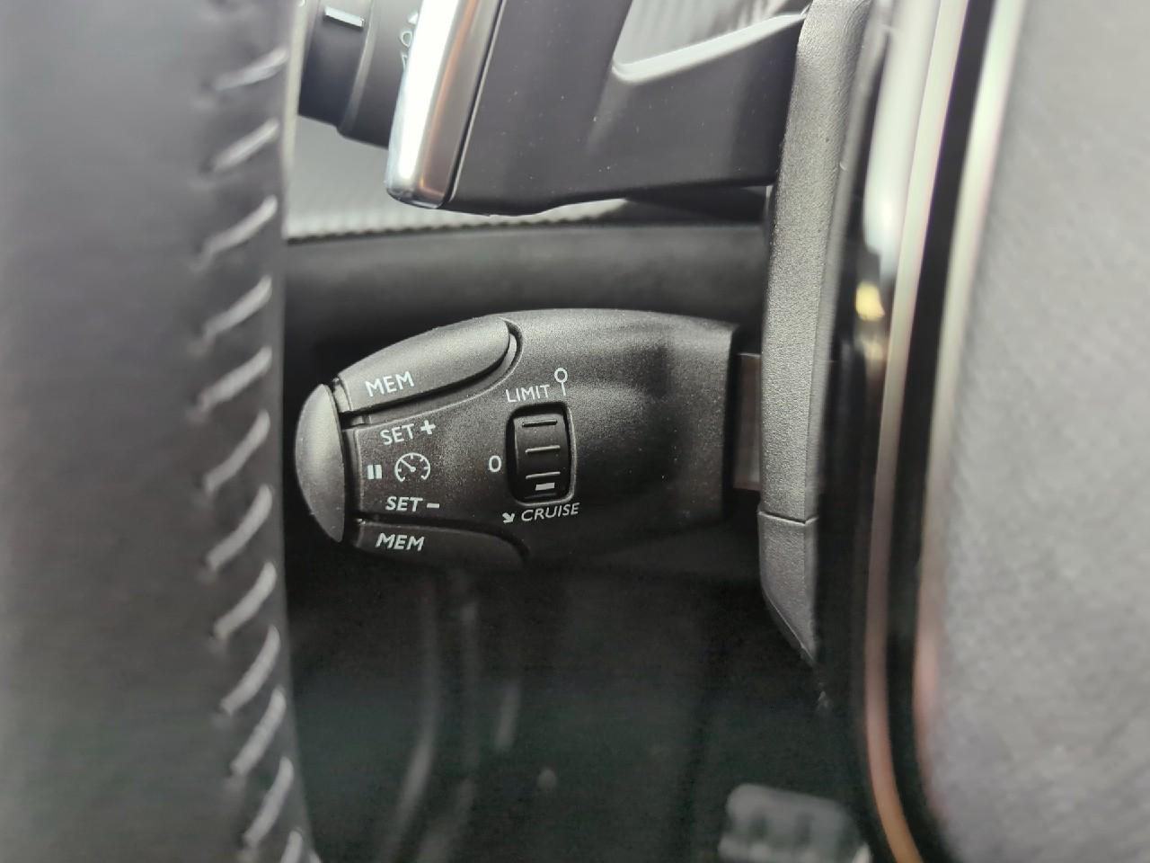 Peugeot 2008 hybrid 145 ch e-dcs6 allure — photo 21