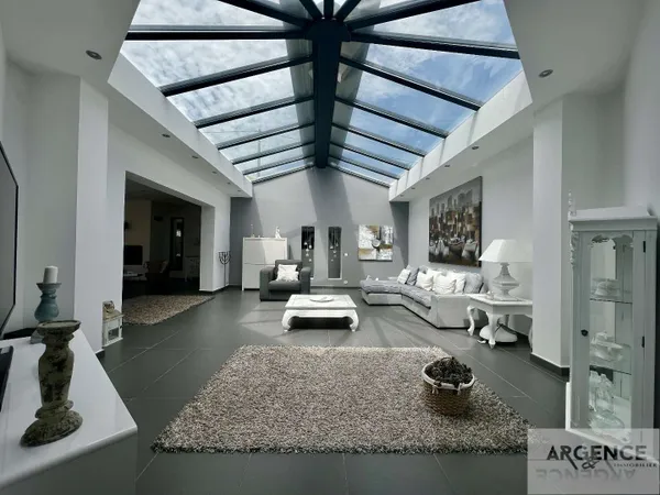 Maison 7 pièces 220 m²