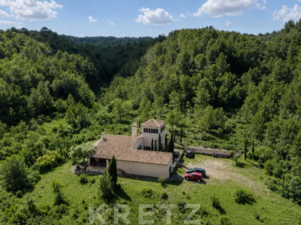 Maison d'architecte écologique 3 chambres 180 m² terrain 1,3 ha piscinable.