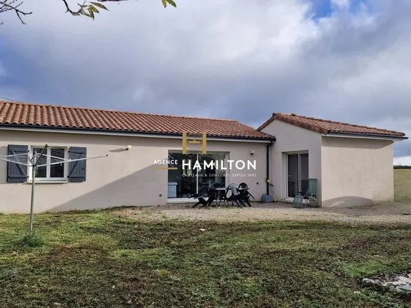 MAISON MODERNE DE PLAIN-PIED AVEC SUITE PARENTALE ET GRAND TERRAIN