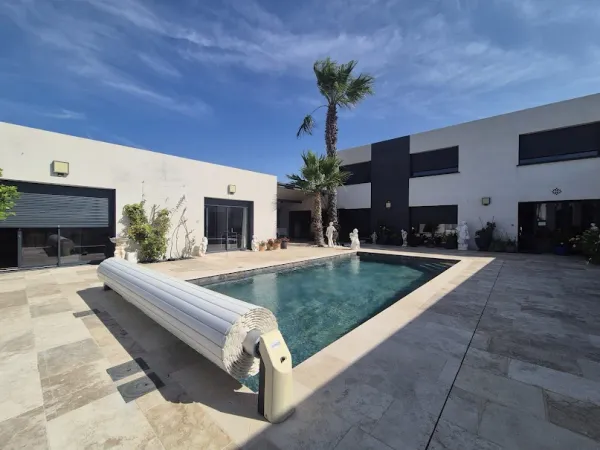 Villa 8 pièces 371 m²