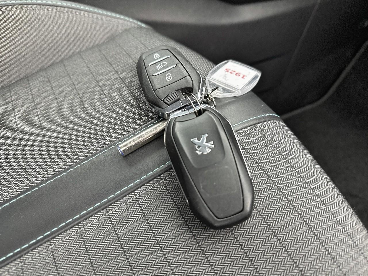 Peugeot 2008 puretech 130 s&s bvm6 allure — photo 35
