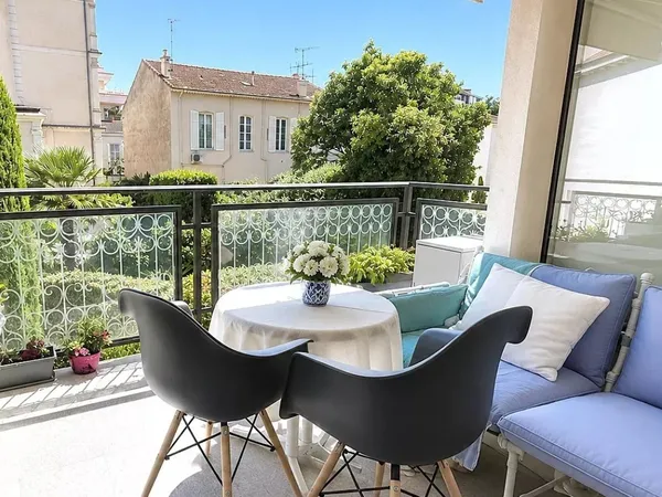 A VENDRE CANNES MONTFLEURY APPARTEMENT 3PCES 50M DE LA RUE D'ANTIBES